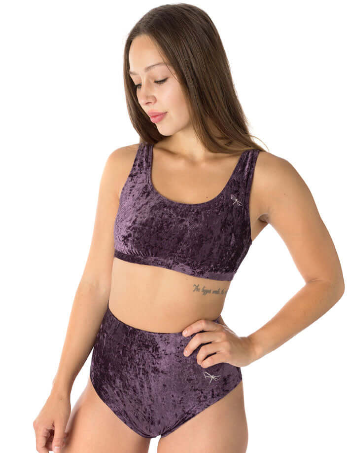 Velvet pole shorts Lola | Short pole dance en velours | Color: purple velvet | Pole Shorts | Dragonfly Pole Dance Clothing and Bikram Hot Yoga Wear